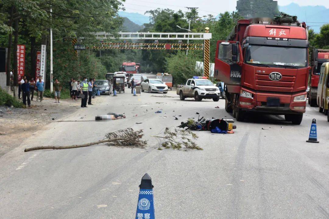 【血的教训】交通事故频发,请遵守交规谨慎驾驶