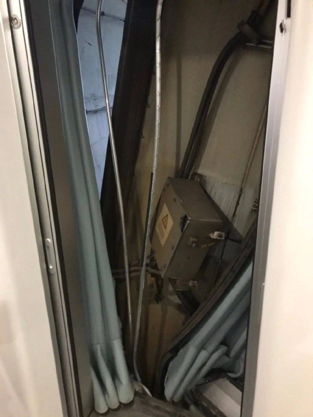 隧道|一动车组隧道内脱线？！官方通报来了