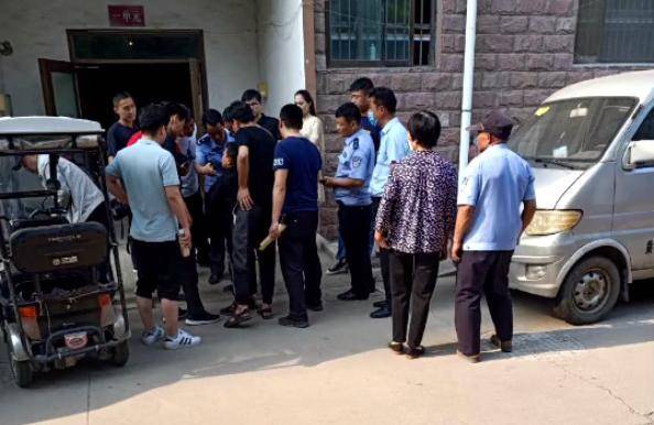 大戏|儿子一夜未归，父亲就脑补了一场绑架大戏…