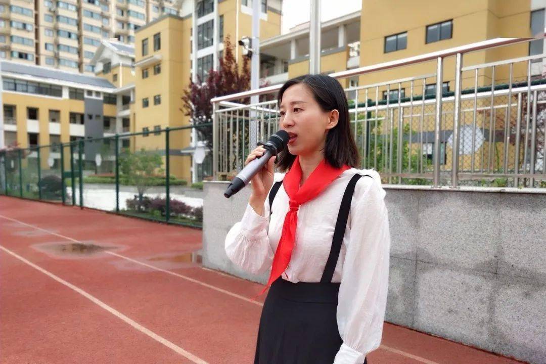 【入队仪式】江苏省启东实验小学开发区分校举行一年级新生入队仪式