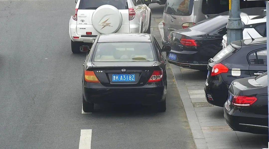 看看是谁家车?