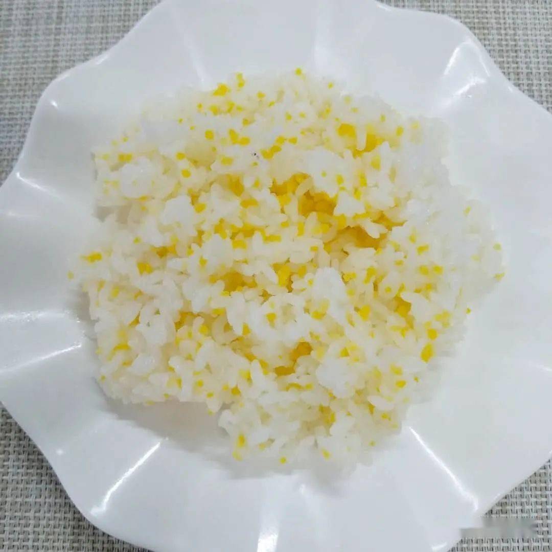 金银米饭蛋黄丝瓜汤|午加餐|rec火龙果香瓜|晚餐|rec小笼包银耳枸杞粥