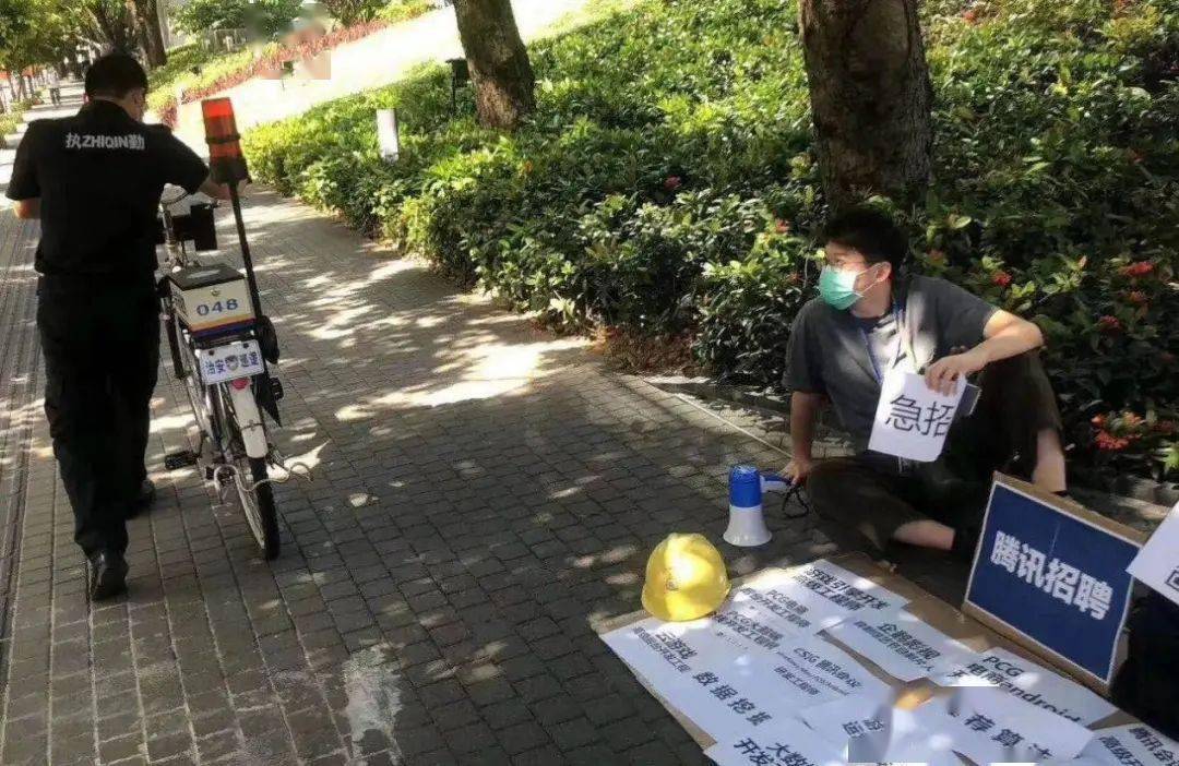 地摊经济火了，走出直播间的CEO又扎进街边