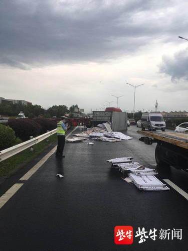 大街|突发！绕城公路启迪大街段，因事故暂时封闭两股车道