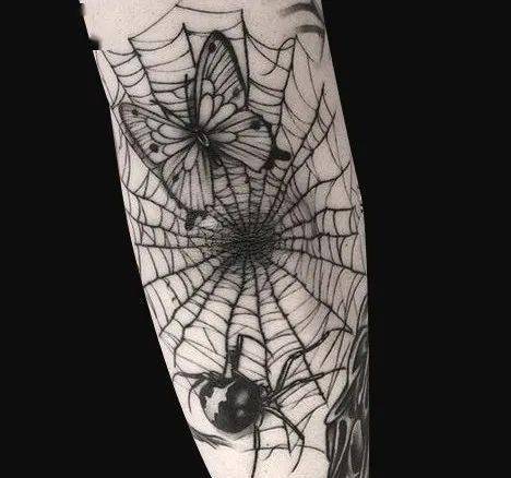 蜘蛛网纹身图案推荐 蜘蛛网与old school风格玫瑰相结合, 十分漂亮