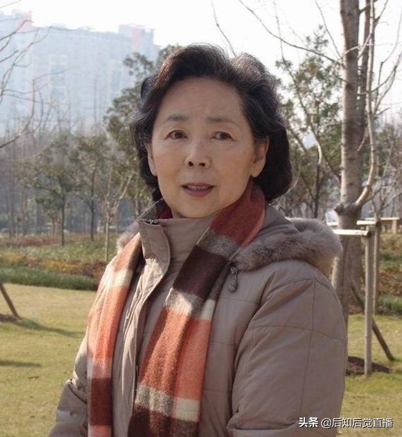 著名女演员刘尚娴 79岁的她已满头银发 但气质依旧优雅 照片欣赏