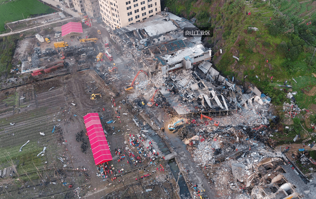 19人不幸死亡温岭爆炸涉事企业曾被处罚10次,雇用持假证人员押运石油气瓶