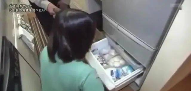 炖肉|女儿把她做的最后一道菜冻进冰箱五年。如今她重温了这个味道母亲突然去世