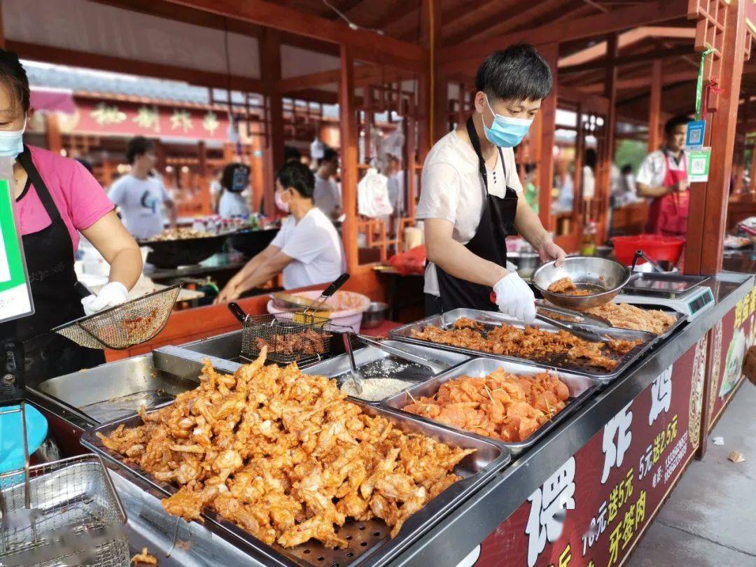 秀水美食街(铜职小吃街)