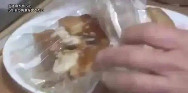 炖肉|女儿把她做的最后一道菜冻进冰箱五年。如今她重温了这个味道母亲突然去世