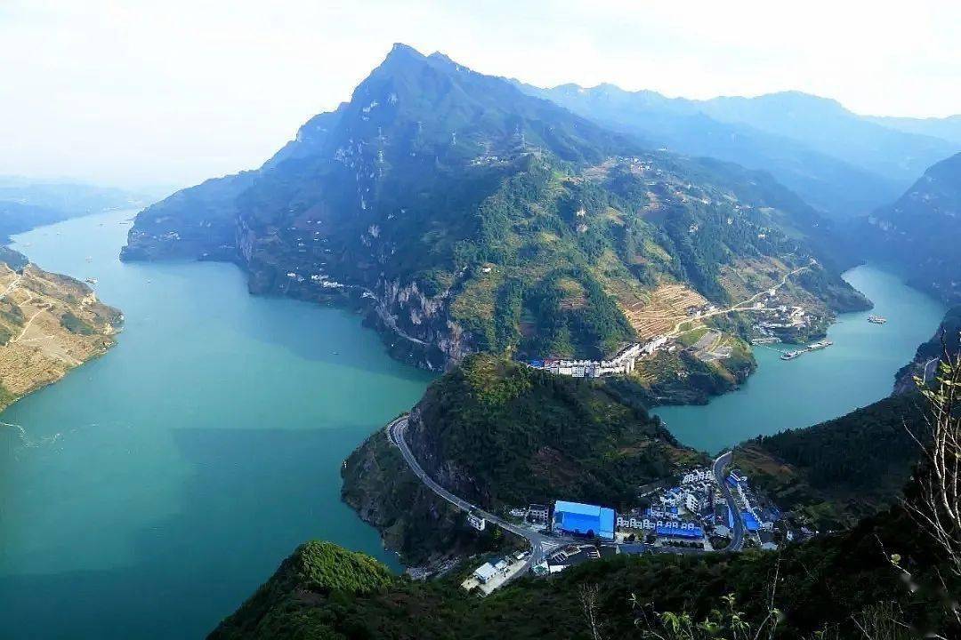 图/秭归旅游 九畹溪大峡谷两岸绝壁险峰,怪石嶙峋,奔腾不息的九畹溪