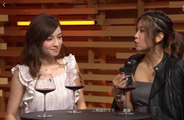 是何人？前新闻小花曝曾被TVB男艺人借醉示爱：