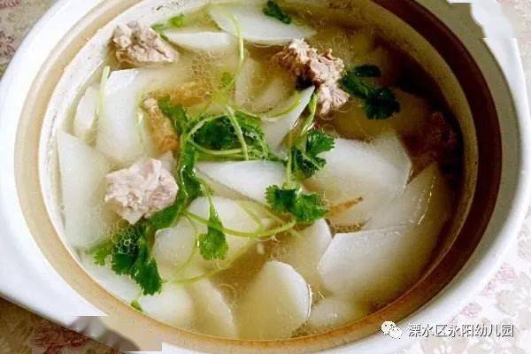 (6月15日~6月19日 早点:豆浆 清水蛋糕 午餐:豇豆肉末 萝卜排骨汤