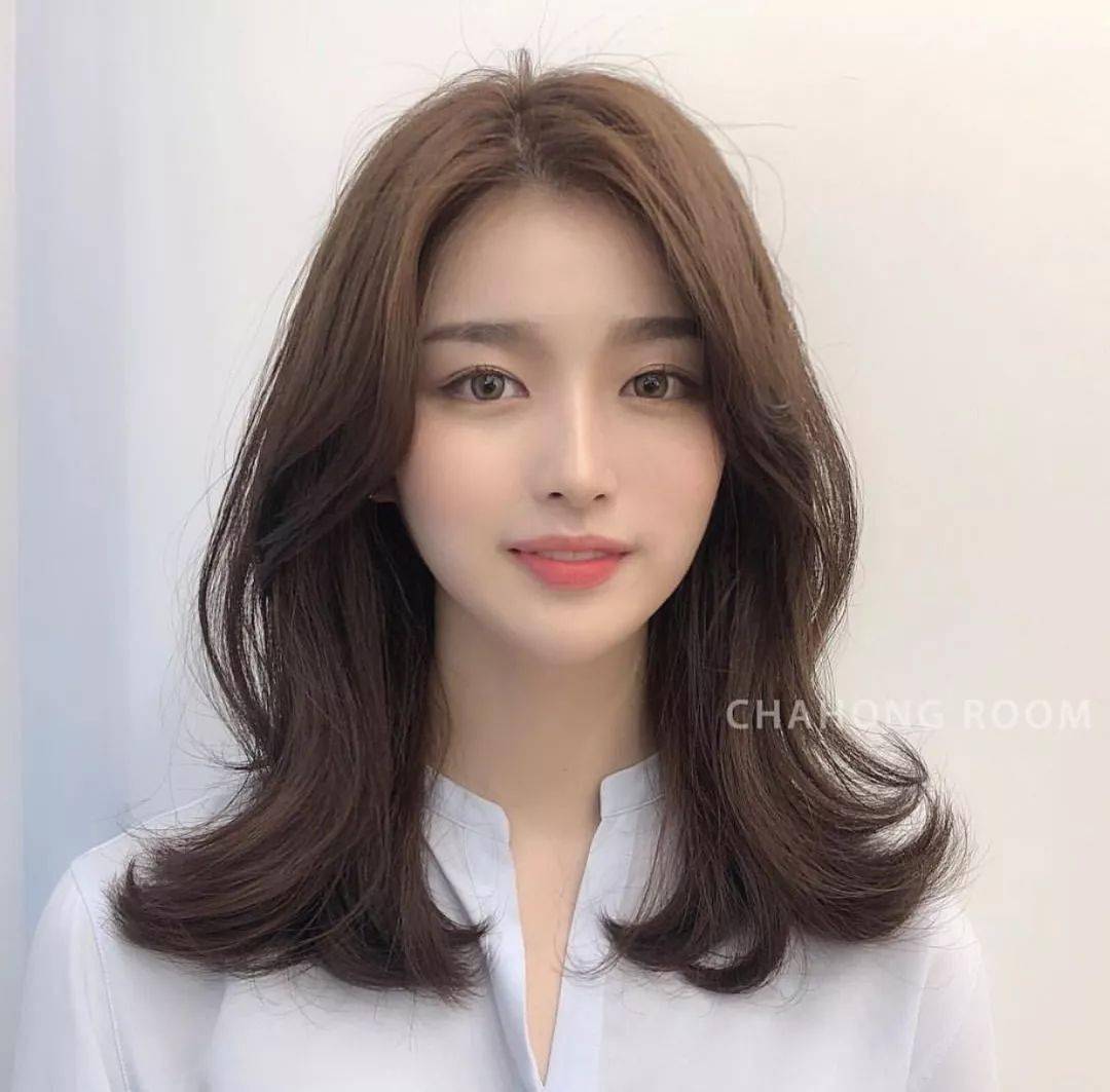 清新优雅的女生气质中发发型也能让你轻松做气质女生哦,好打理,特别