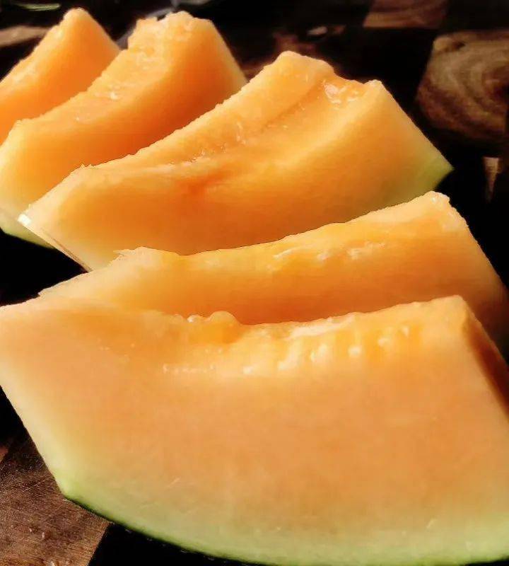 如何切哈密瓜又快又好 b10614df8c854127b9a08ab0f4650b82.jpeg