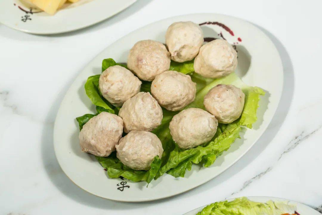 还有各种各种肉丸类,包心鱼丸,包心贡丸.都是  一口爆汁!
