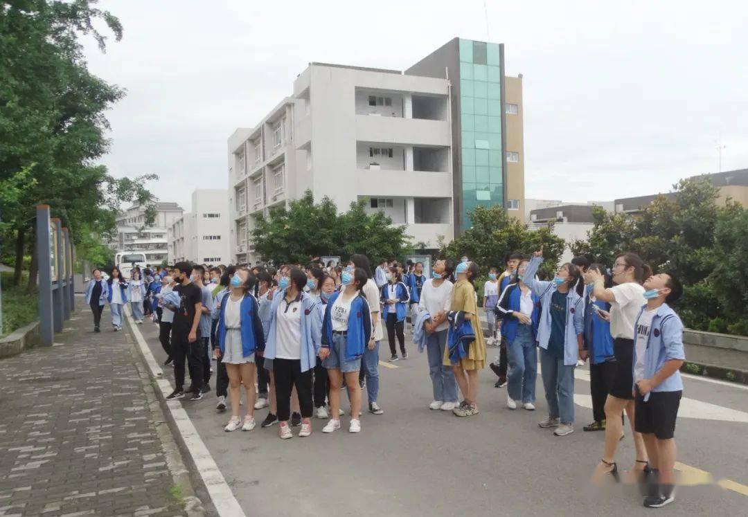 促整合 谋未来-幸福中学开门迎接永安中学初三学生代表来校参观交流