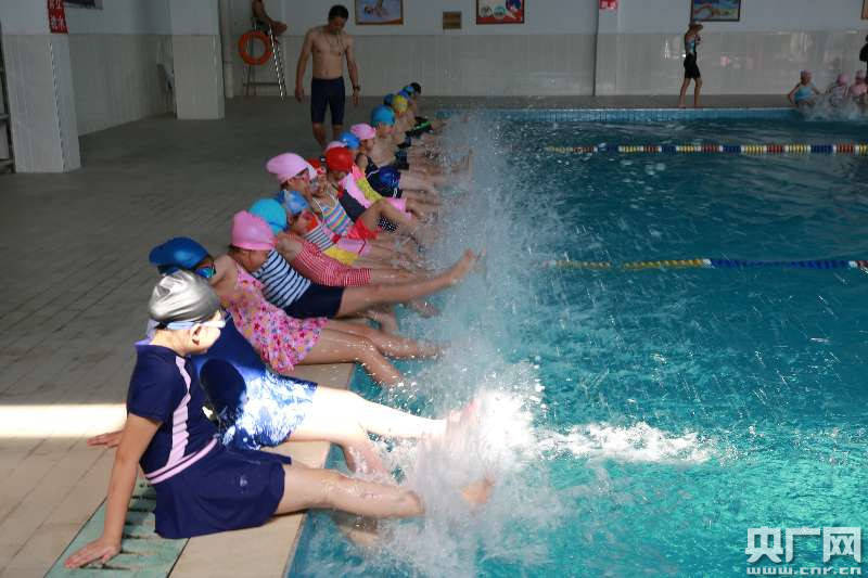 为防溺水悲剧 江西新余让全市1.7万余名小学生免费学游泳