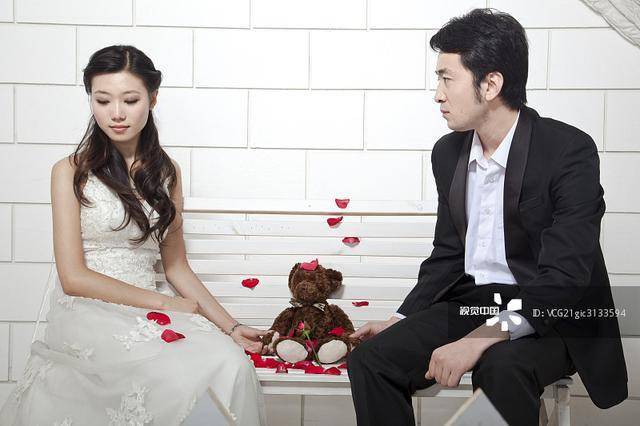 故事:婚礼上,老公要我给前女友的父母跪地敬茶_贺鹏