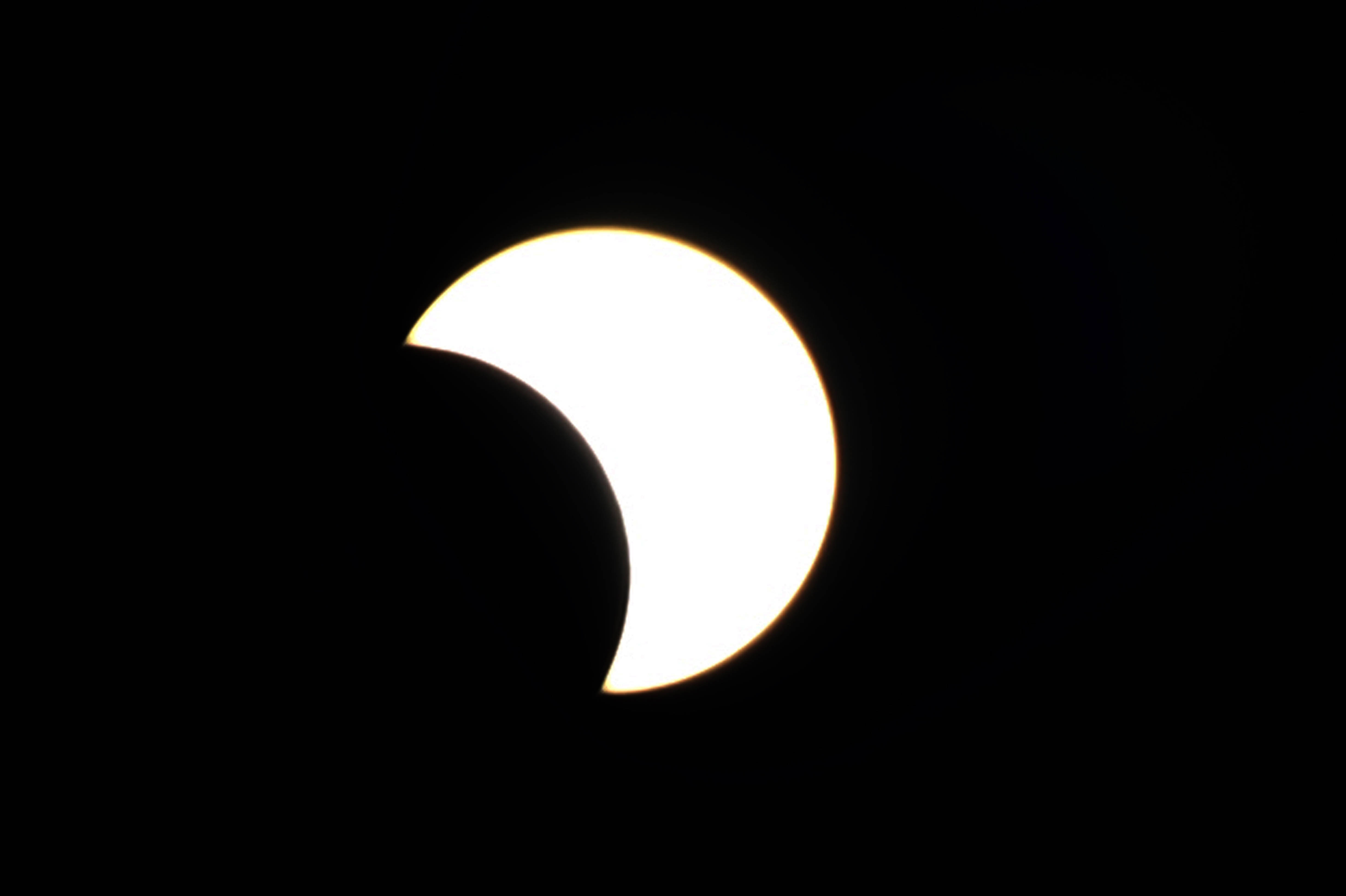 照片|日食现身天宇