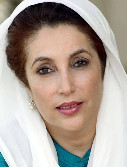贝娜齐尔·布托,是巴基斯坦已故前总理阿里·布托的长女,巴基斯坦前