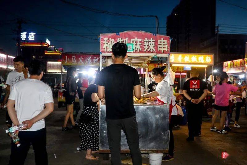挡不住的人间烟火直击神木夜市摆地摊现状带你领略不一样的神木