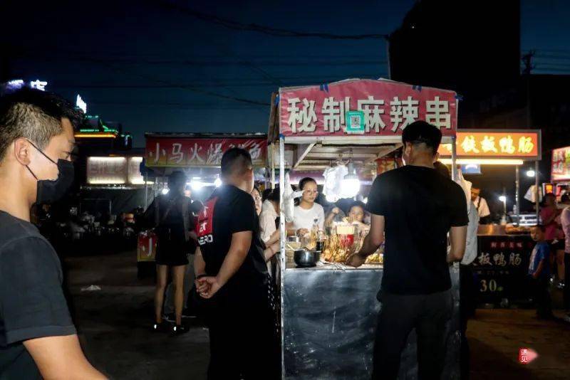 挡不住的人间烟火直击神木夜市摆地摊现状带你领略不一样的神木