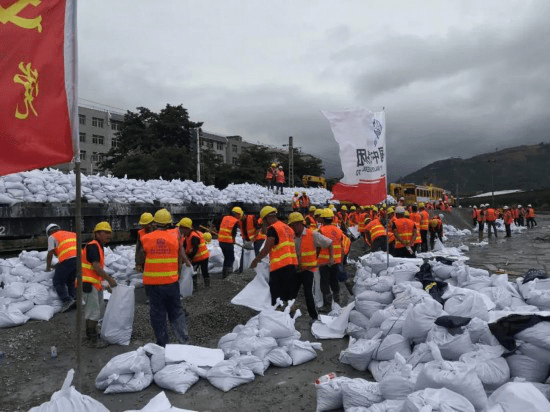 广西|“最温暖的臂膀，最坚固的堤防” 致敬洪水中的最美逆行者