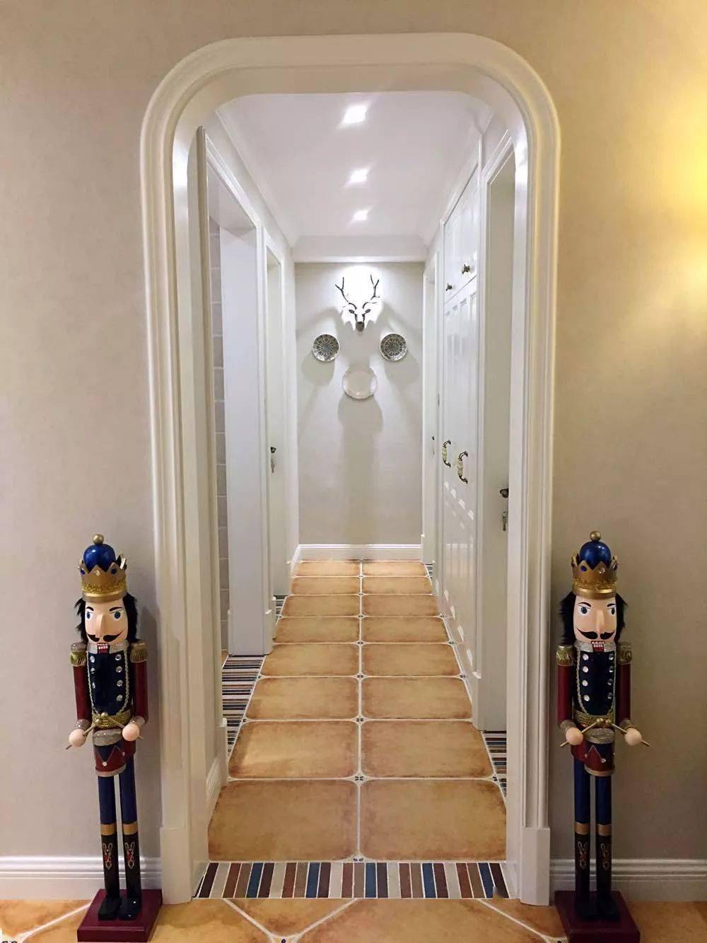 装饰画挂墙走廊 c832c01987cb422ea673823cc2b1760c.jpeg