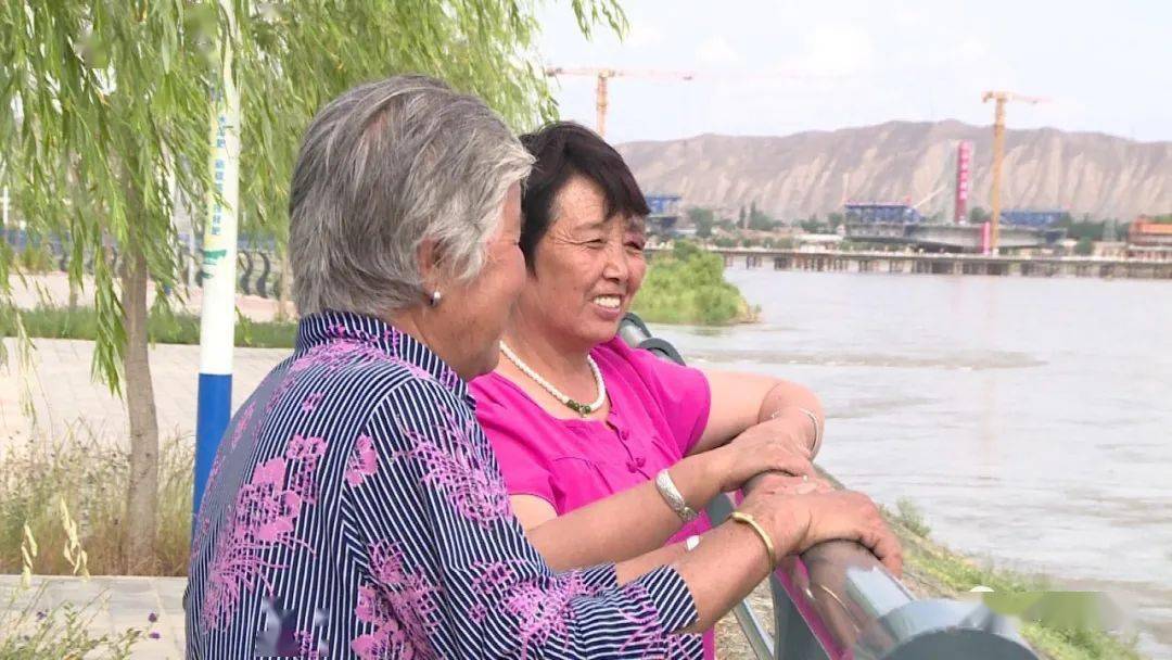 靖远县糜滩镇前进村村民 马永芳:环境挺好的,在黄河边也更加安全了.