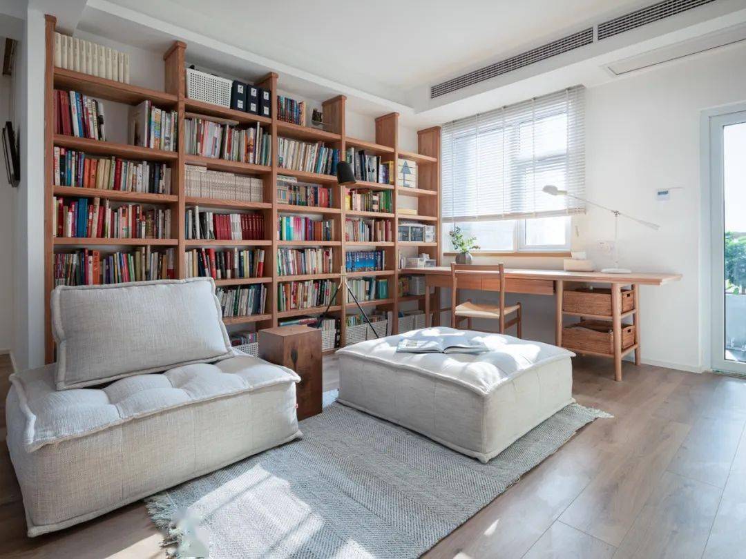 [125平套3] 满屋书香〡客厅是一家三口最爱的空间.