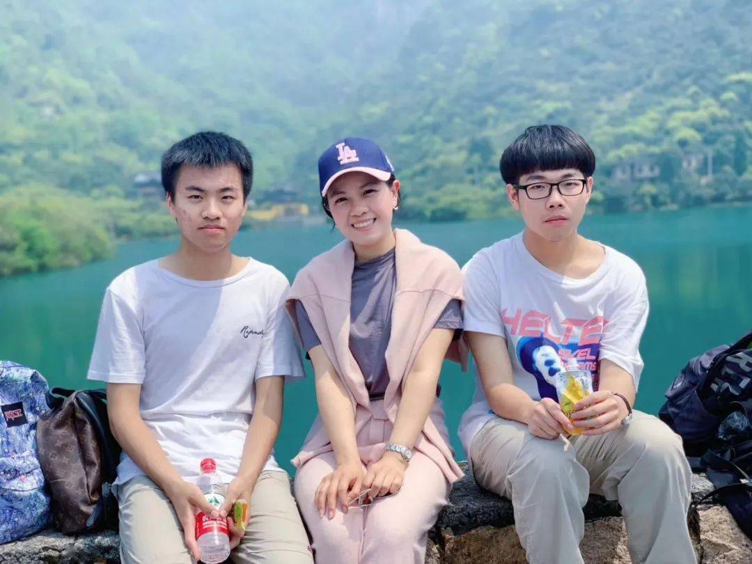 发现好老师尤思阗采得百花成蜜后为生辛苦为生甜
