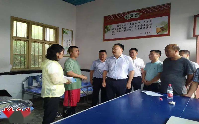 李卫林调度和平溪乡地质灾害防治工作