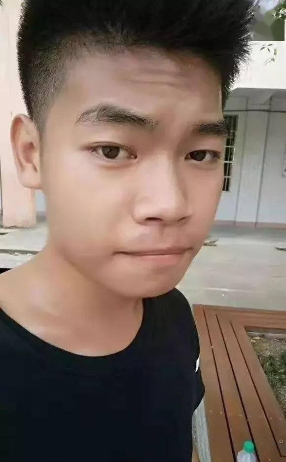 有酒窝的男生笑起来什么样子 bdddf603c9144c82b61efa5a74d61bb8.jpeg