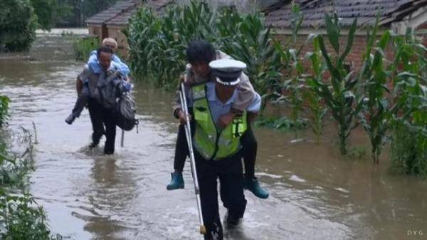 救援|暴雨袭城，他们救助群众1200余人