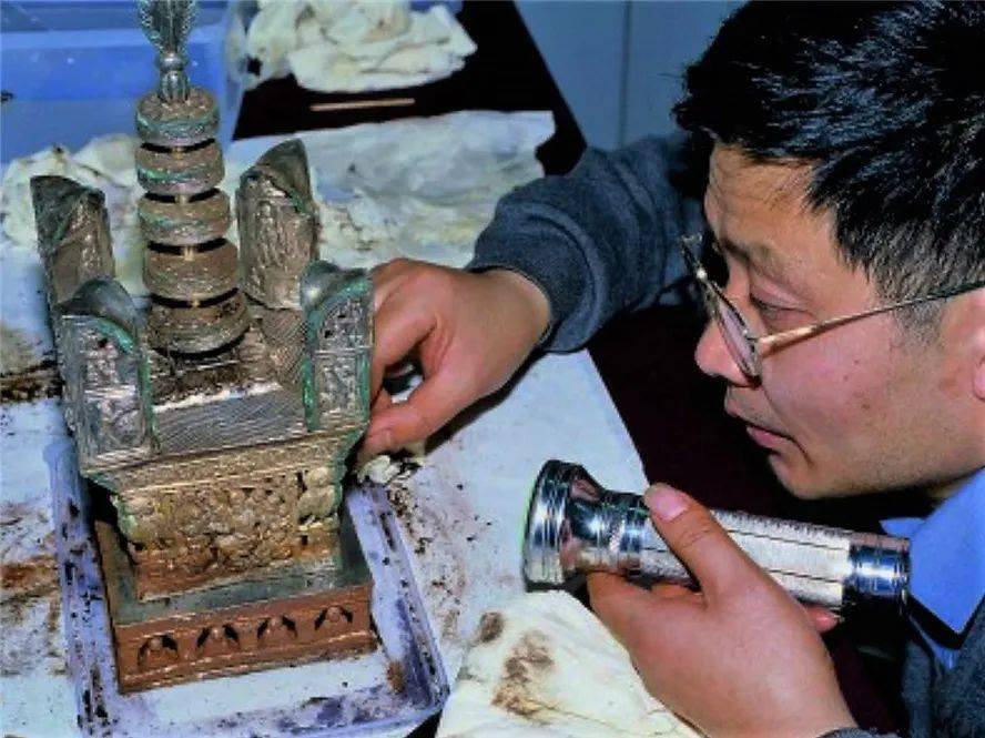 藏识| 杭州雷峰塔地宫佛螺髻发舍利塔发掘记③——铁函打开的瞬间