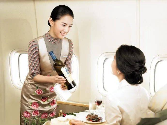 韩亚航空(asiana airlines)现役地服制服(2001-)