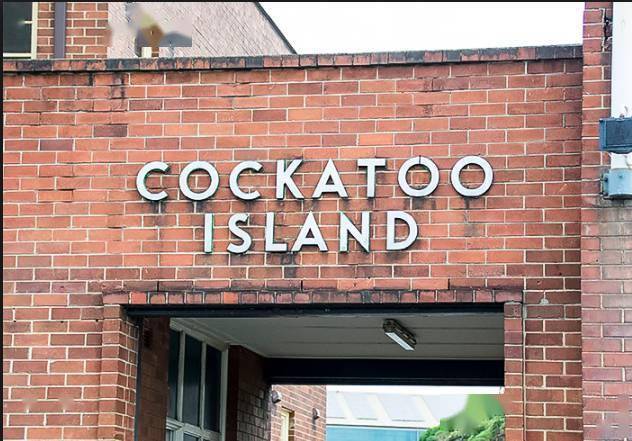 鹦鹉岛(cockatoo island)是一个与cbd隔海相望的孤立小岛.