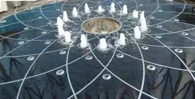 喷泉|这个地方不！能！去！心痛！夏天给爱玩水的孩子们提个醒