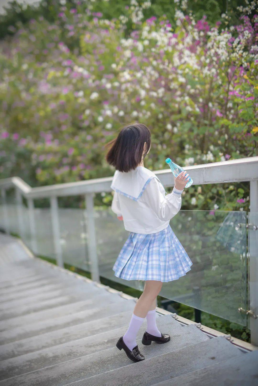 jk制服白丝短袜少女