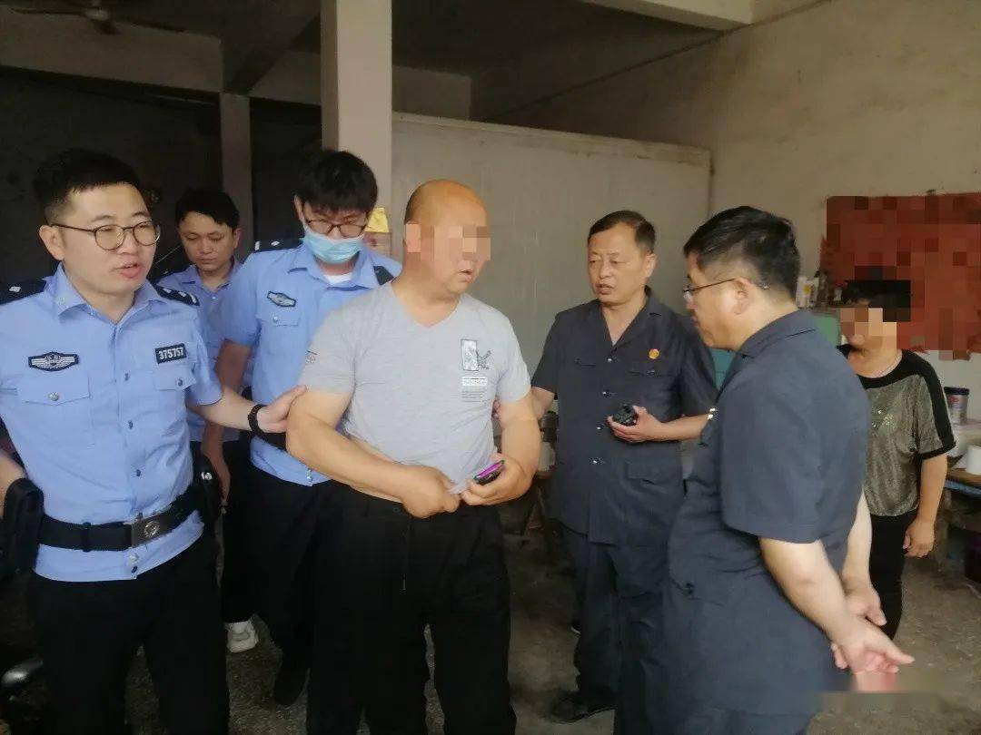 凌晨,菏泽一地71人家中被带走._曹县