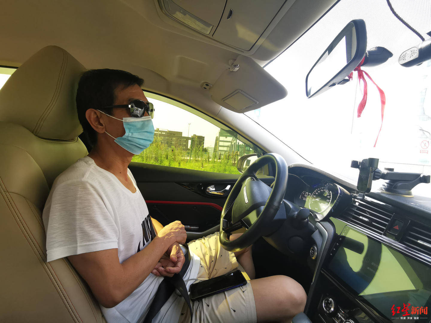 红星|滴滴师傅车内贴提示请“抗疫英雄”免费乘坐 网友：成都这座城太暖心