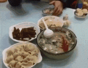 搞笑GIF:工作睡觉两不误,真是太厉害了!