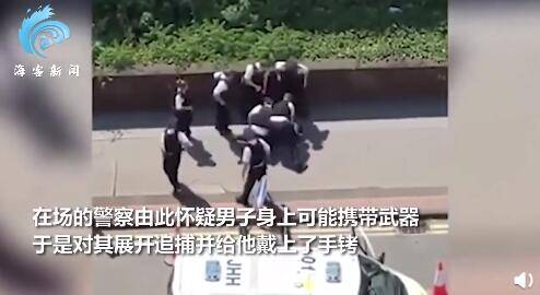 白人|8名英国白人警察围殴黑人男子 疑其携武器却只搜出伞