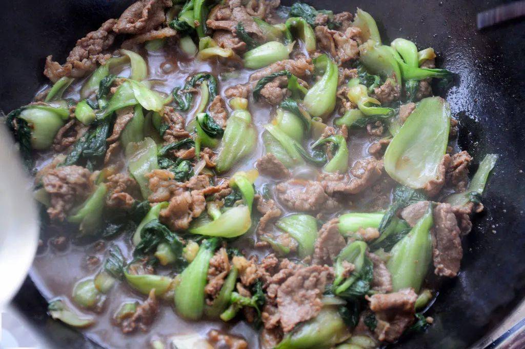 河南人做面真有一手，不煮不炒也不燜，根根勁道不成坨 熱愛美食 第16张