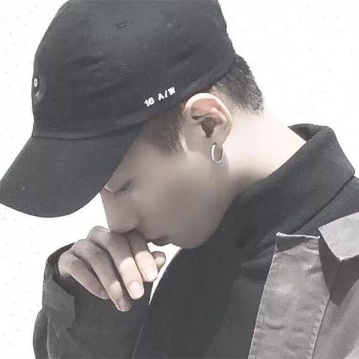 男生头像 | 热水治不了百病 情话过不了一生