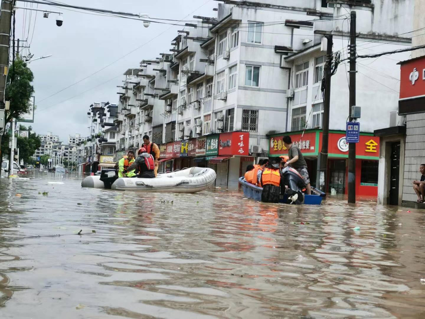 数学|歙县高考语文数学9日补考 冲锋艇送考 将启用备用考点