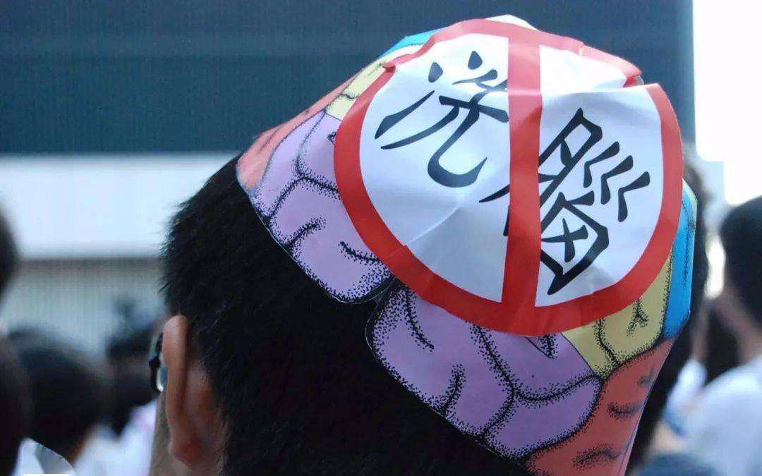 母亲|却在气急之下想勒死母亲!咋回事?上海 | 他将母亲接到身边