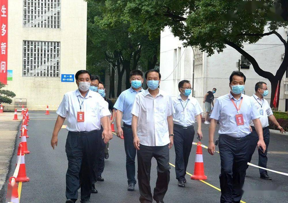 鼎城区委副书记王时雨,区人民政府副区长蒋宏武一同检查.