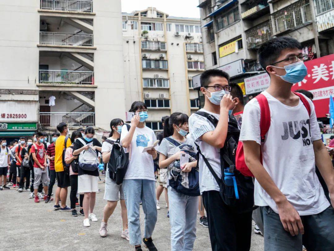 高考|多图直击桂林高考现场!这一幕幕让人动容…